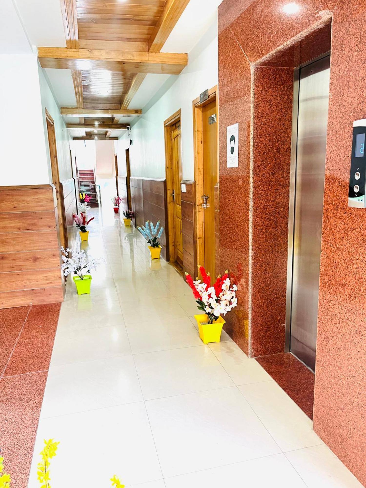 Tata Vista Resort Mall Road Manali - Centrally Heated & Air Cooled 外观 照片